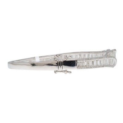 ‘Fit for a queen’ diamond bangle