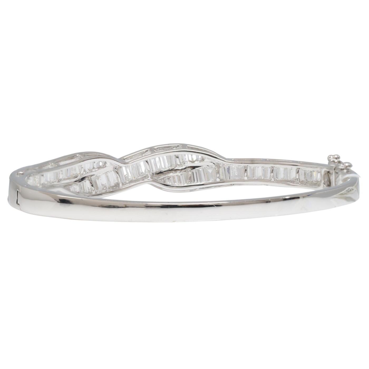 ‘Fit for a queen’ diamond bangle