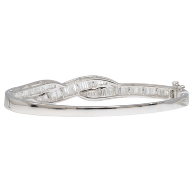 ‘Fit for a queen’ diamond bangle
