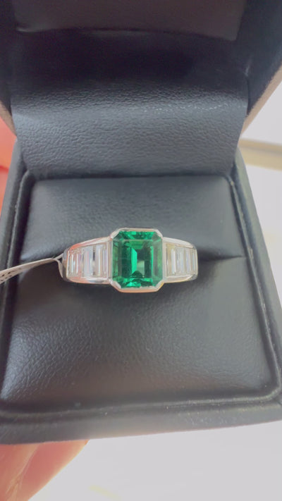 COLOMBAIN EMERALD AND DIAMOND RING