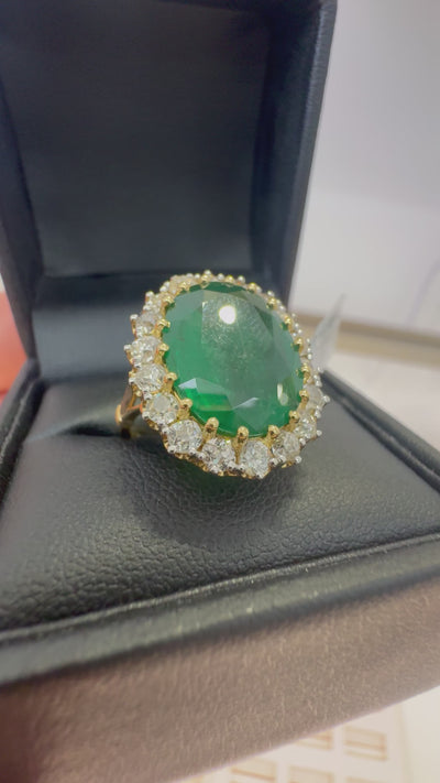 EMERALD AND DIAMOND DRESS RING