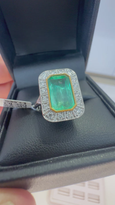 COLOMBIAN EMERALD AND DIAMOND DRESS RING