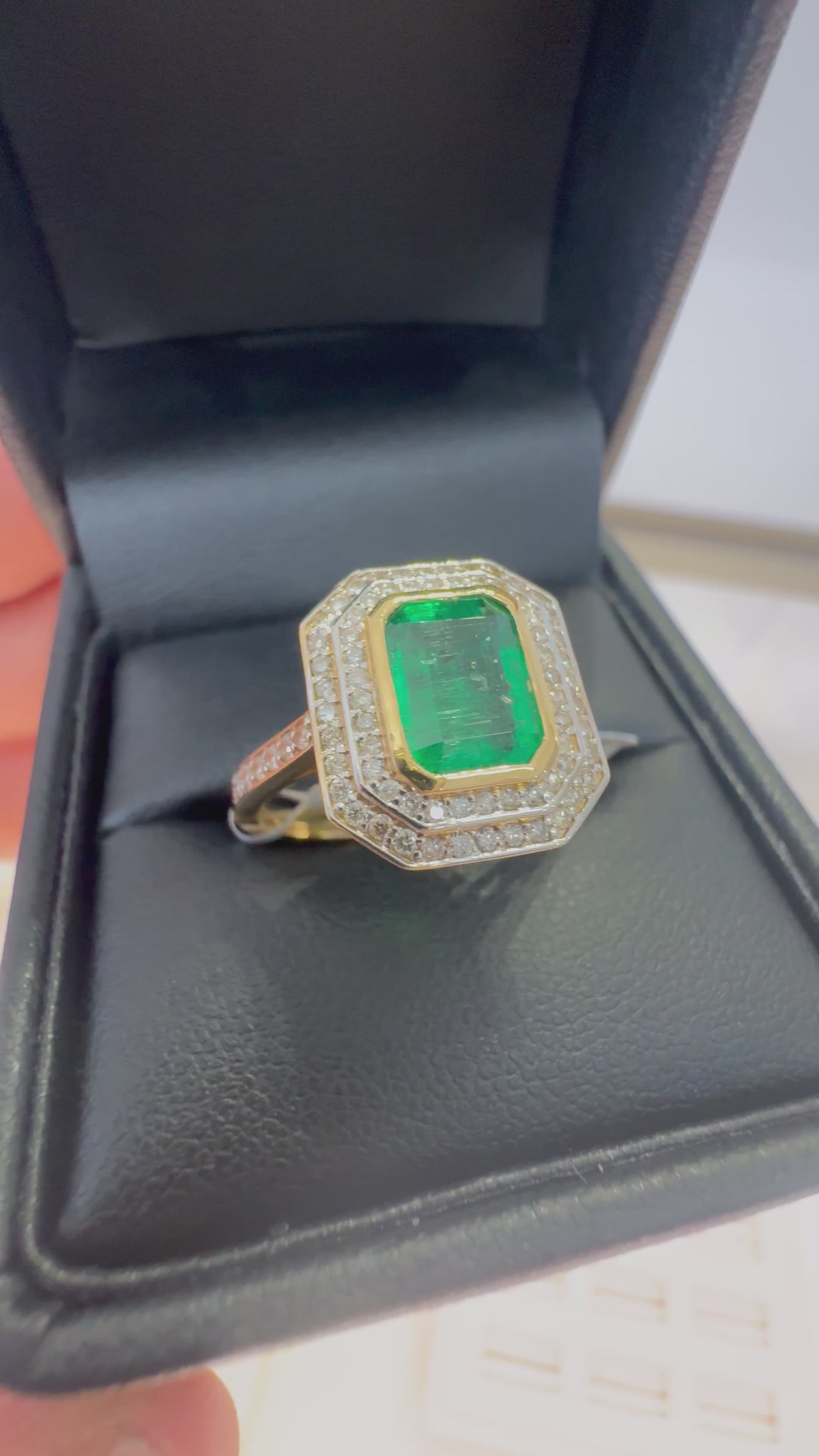 EMERALD AND DIAMOND RING