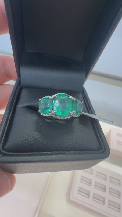 COLOMBIAN EMERALD AND DIAMOND RING