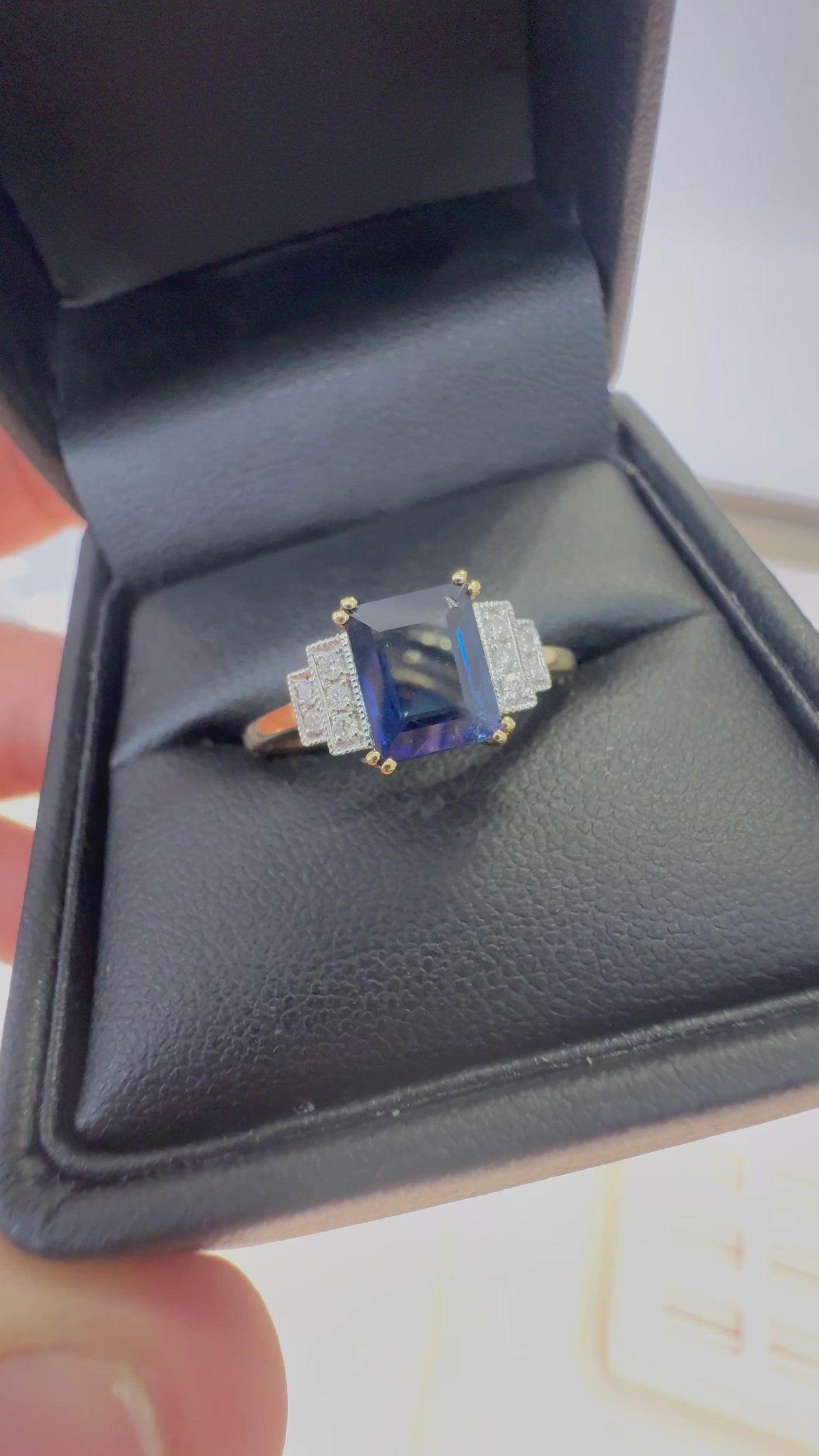 18CT YELLOW GOLD SAPPHIRE AND DIAMOND RING