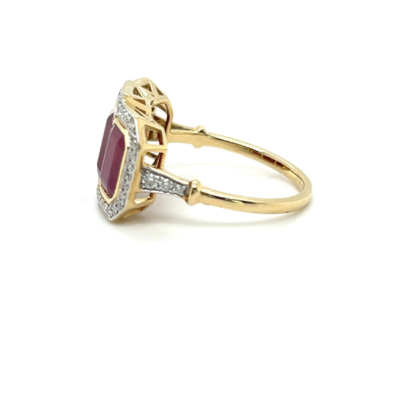 14CT YELLOW GOLD RUBY AND DIAMOND RING