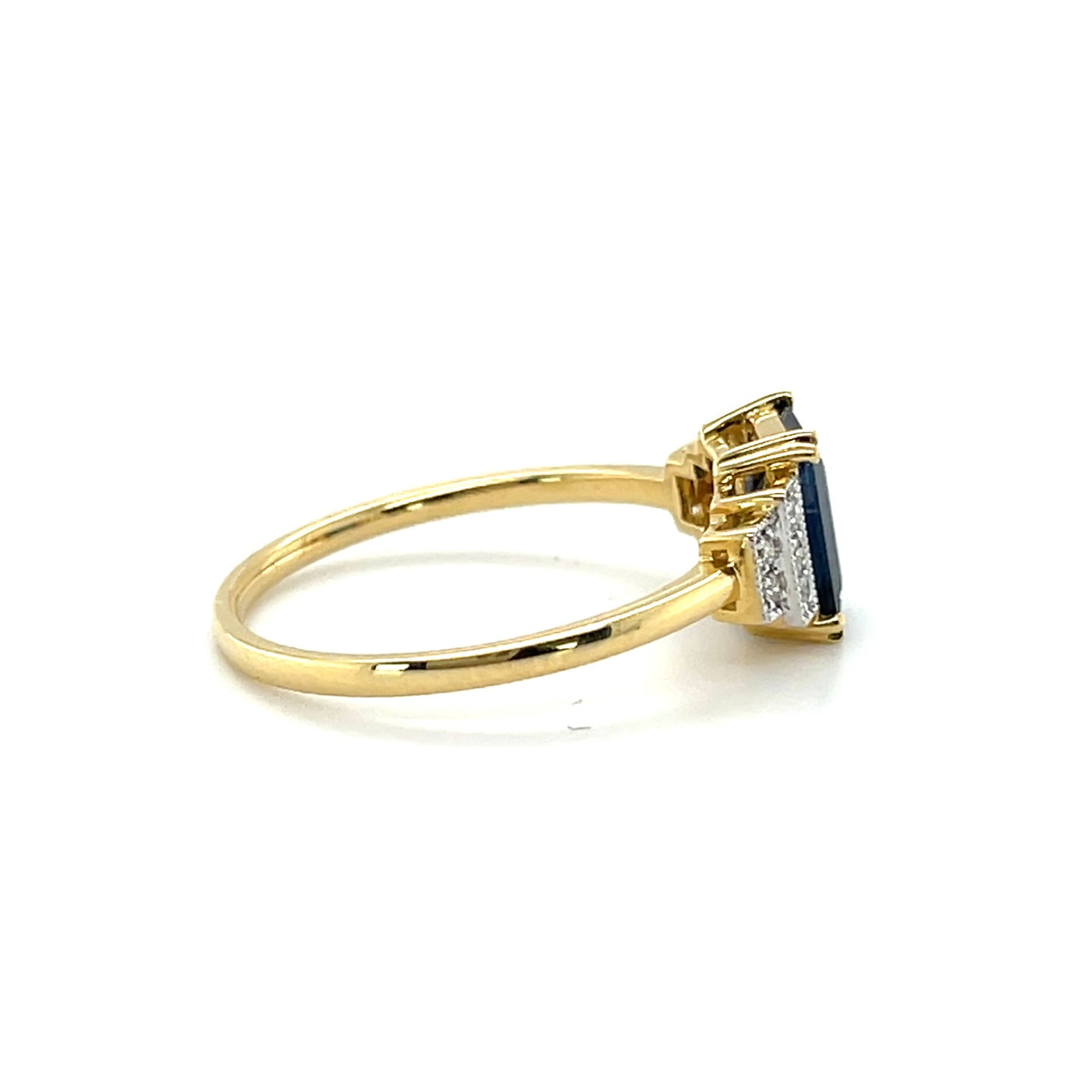 18CT YELLOW GOLD SAPPHIRE AND DIAMOND RING