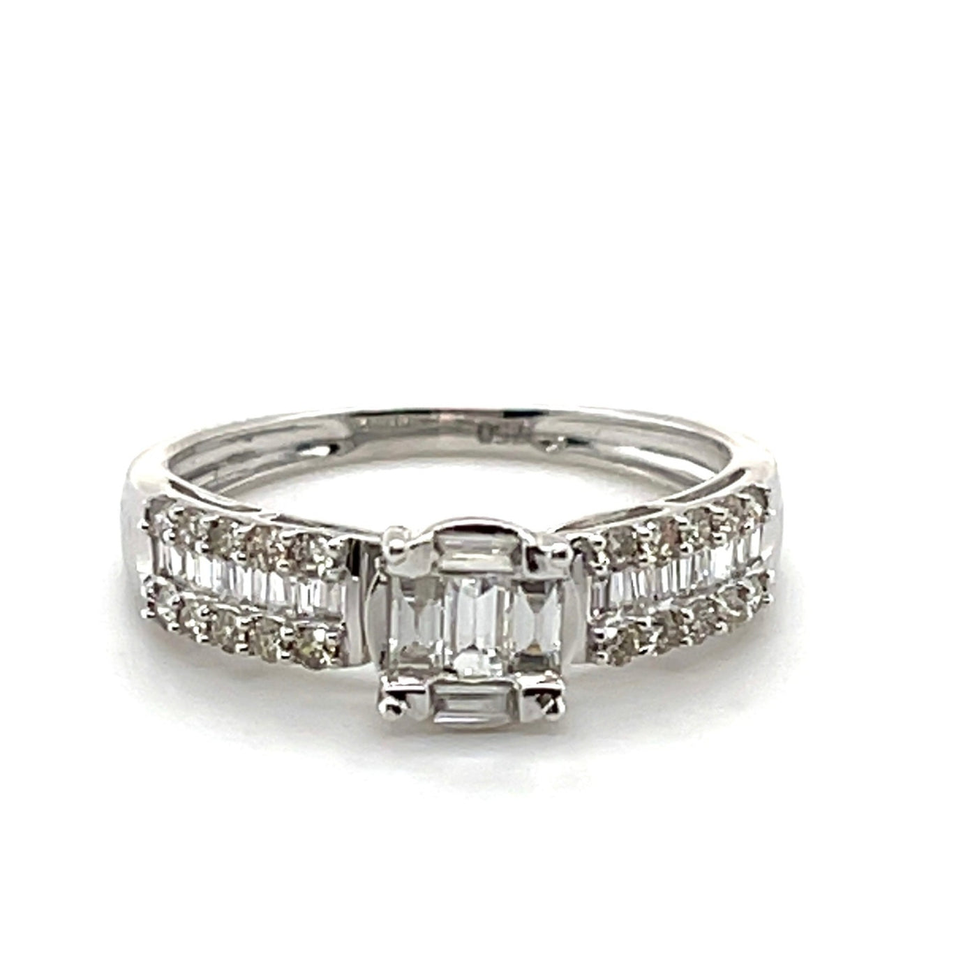 18CT WHITE GOLD DIAMOND RING