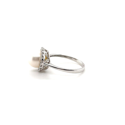 18CT WHITE GOLD PEARL AND DIAMOND RING