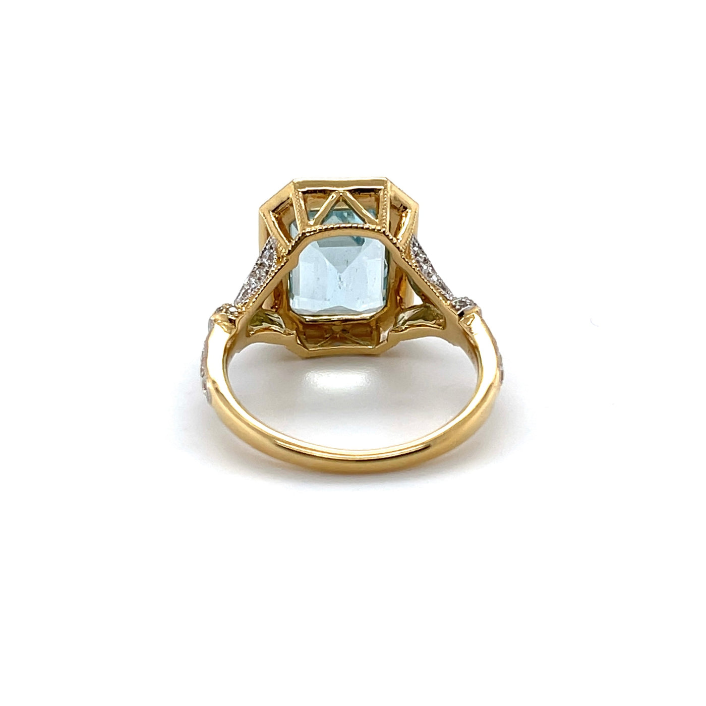 18CT YELLOW GOLD AQUAMARINE AND DIAMOND RING