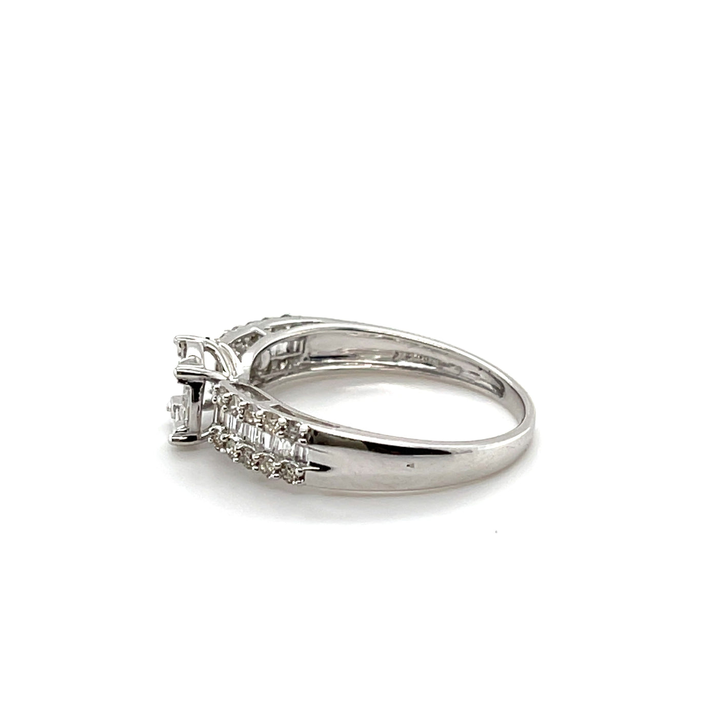 18CT WHITE GOLD DIAMOND RING