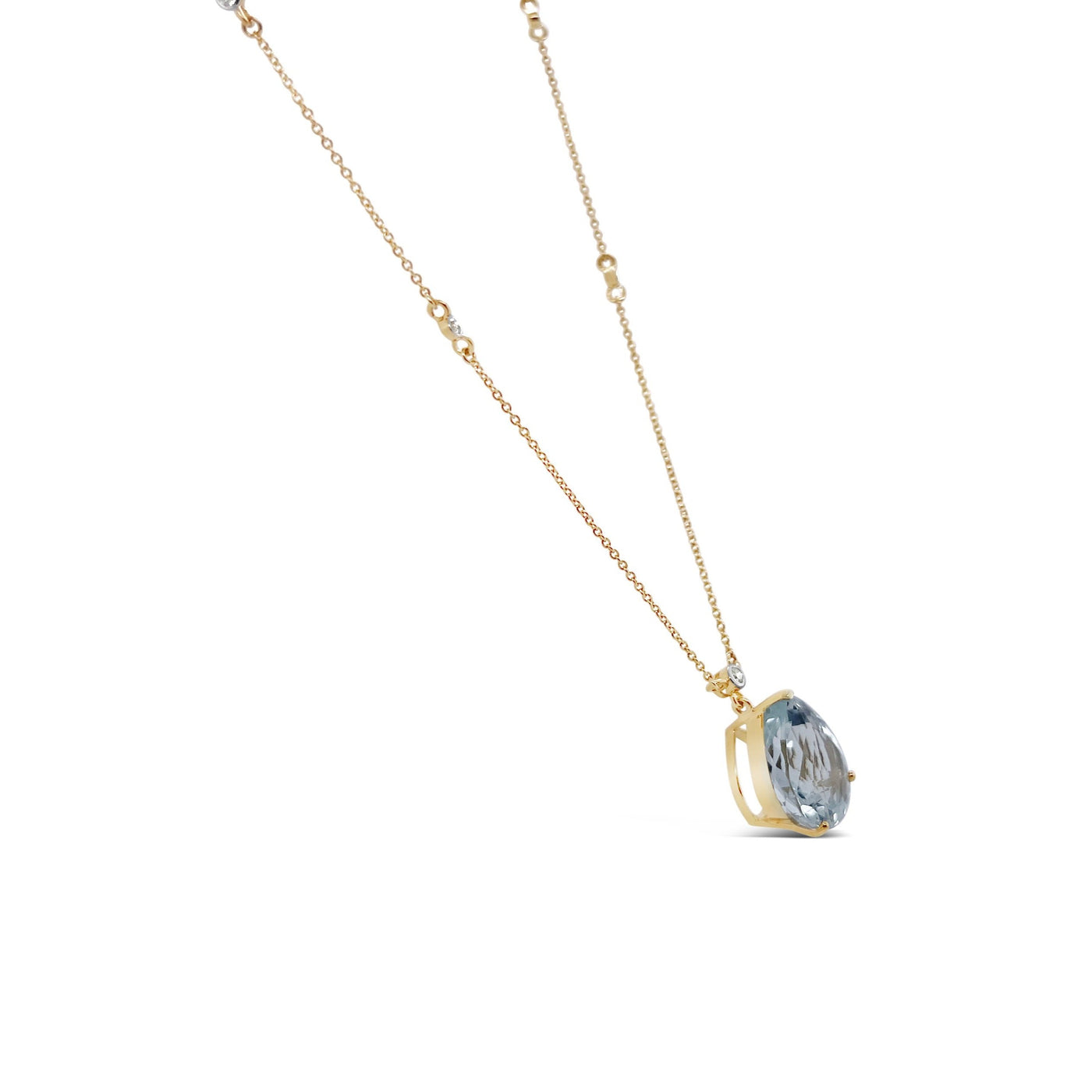 18CT YELLOW GOLD AQUAMARINE AND DIAMOND PENDANT AND NECKLACE